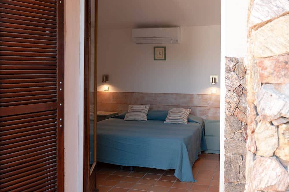 Porto Vecchio, Palombaggia, villa bord de mer, avec jardin, 2 chambres in Palombaggia, Porto-Vecchio