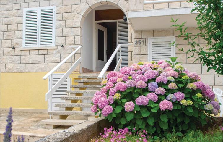 Ganze Ferienwohnung, Gemütliche 2-Zimmer-Wohnung – 400 m zum Strand, WLAN, Terrasse und Parkplatz in Račišće (Dalmatien), Korcula