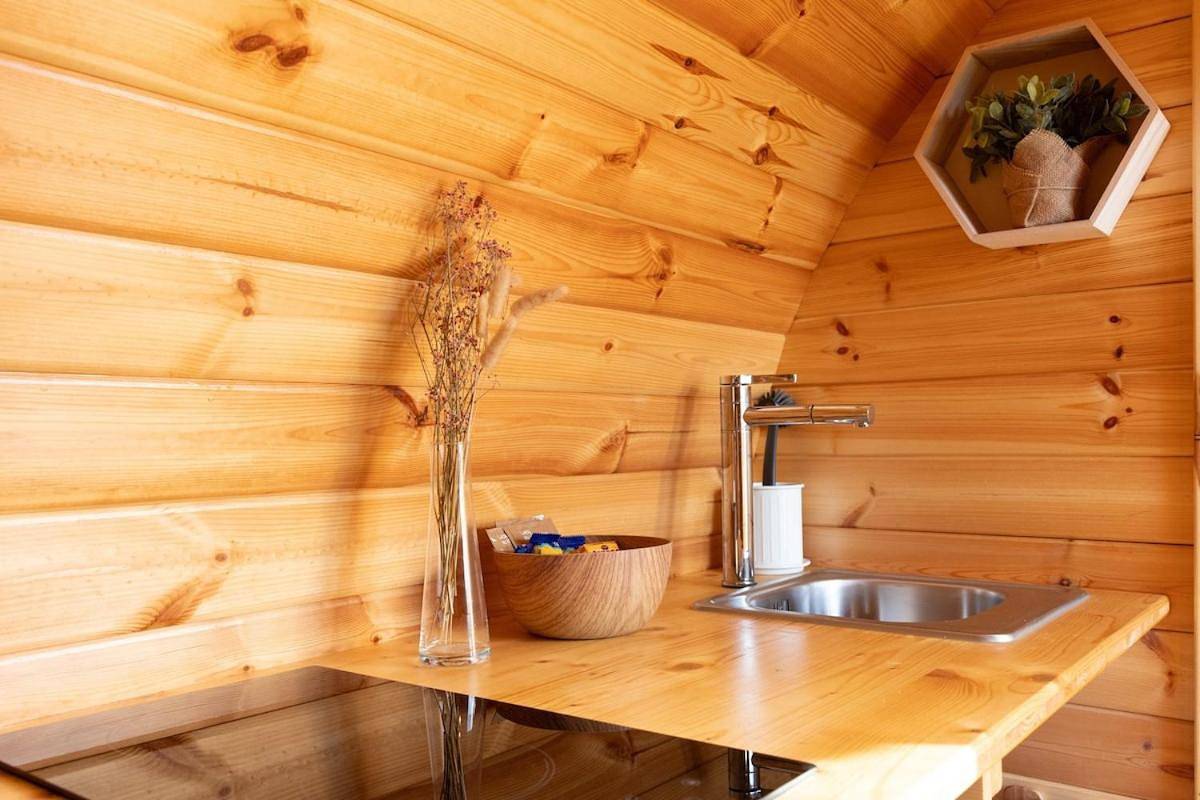 Appartement entier, Nuit insolite : tonneau enchanté in Cormoyeux, Parc naturel régional de la Montagne de Reims