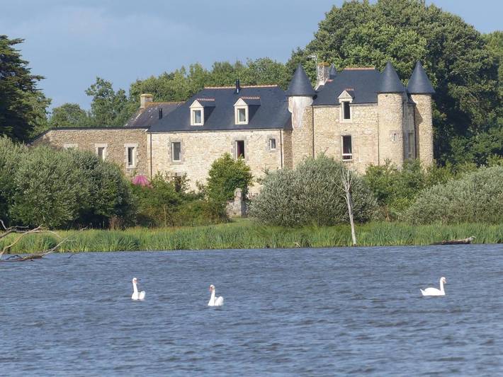 Chambre d’hôte pour 4 personnes, avec Terrasse et Jardin ainsi que Vue sur le lac et Vue dans Theix-Noyalo
