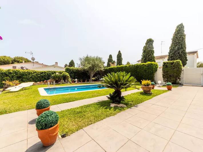 Chalet para 8 personas, con Terraza además de Jardín y Piscina en Bajo Penedés - 4