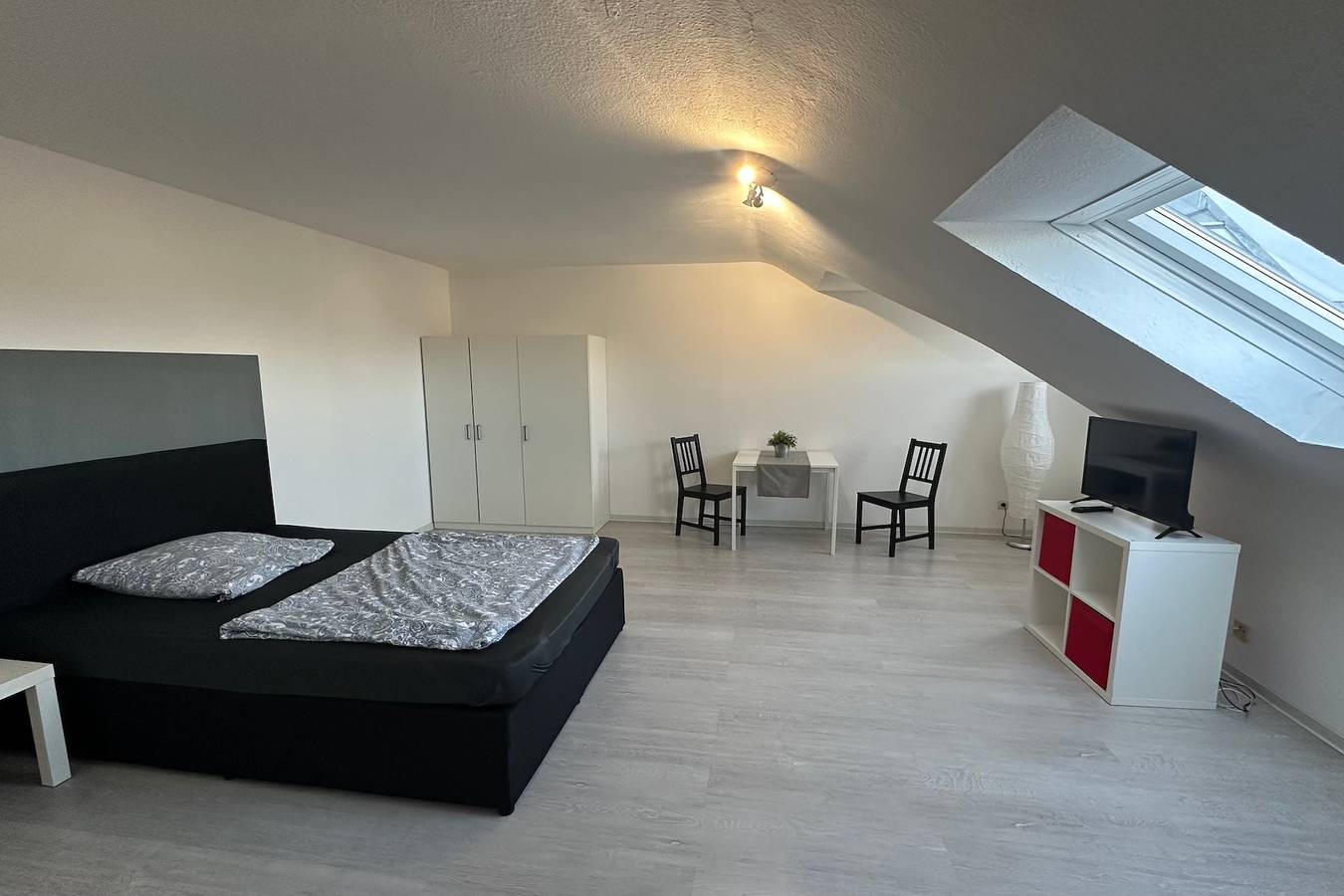 Ganze Ferienwohnung, Schönes Apartment im Dachgeschoss in Mannheim Nahe Rheinauer See in Mannheim, Rheinebene