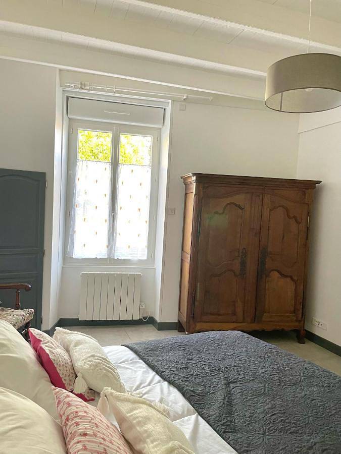 Location de vacances pour 3 personnes, avec terrasse et jardin à Javerlhac-et-la-Chapelle-Saint-Robert - 4