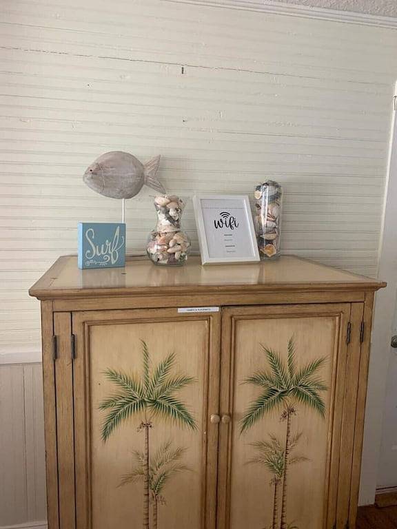 Vilano Beach Cottage, 1/2 block to Surfside Beach. Historic Capo Cottage in Vilano Beach, St. Johns County