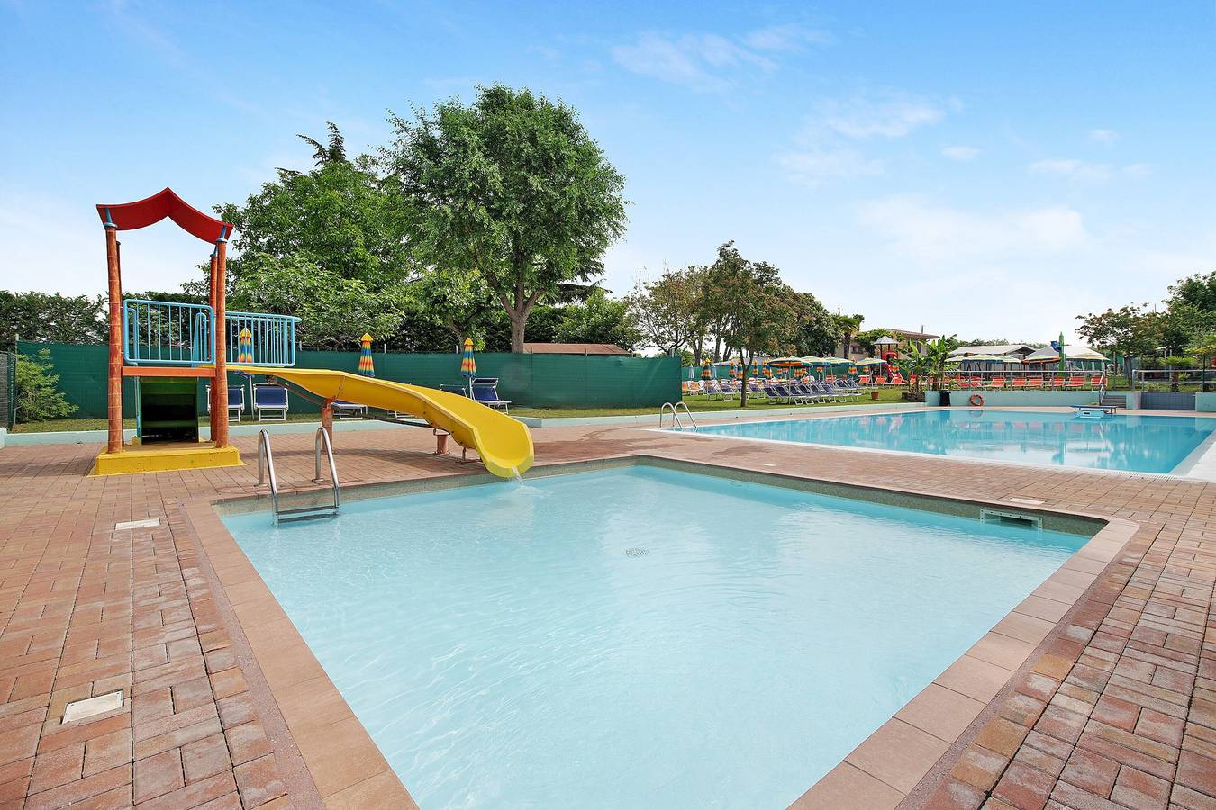 Ganze Wohnung, Ferienwohnung "Casa Mobile 16 Amici di Lazise" mit Seeblick, Pool und Klimaanlage in Lazise, Gardasee-Berge