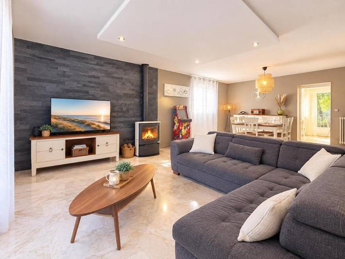 Location de vacances pour 8 personnes, avec Terrasse ainsi que Jardin et Piscine à Sainte-Flaive-des-Loups