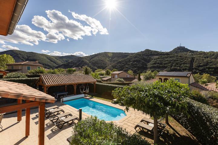Gîte pour 8 personnes, avec piscine
