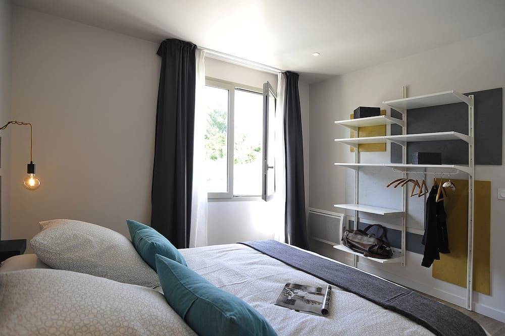 Entire apartment, Apartment - Charm And Comfort - With Terrace In Residence In Quiet Jonzac in Jonzac, Jonzac region