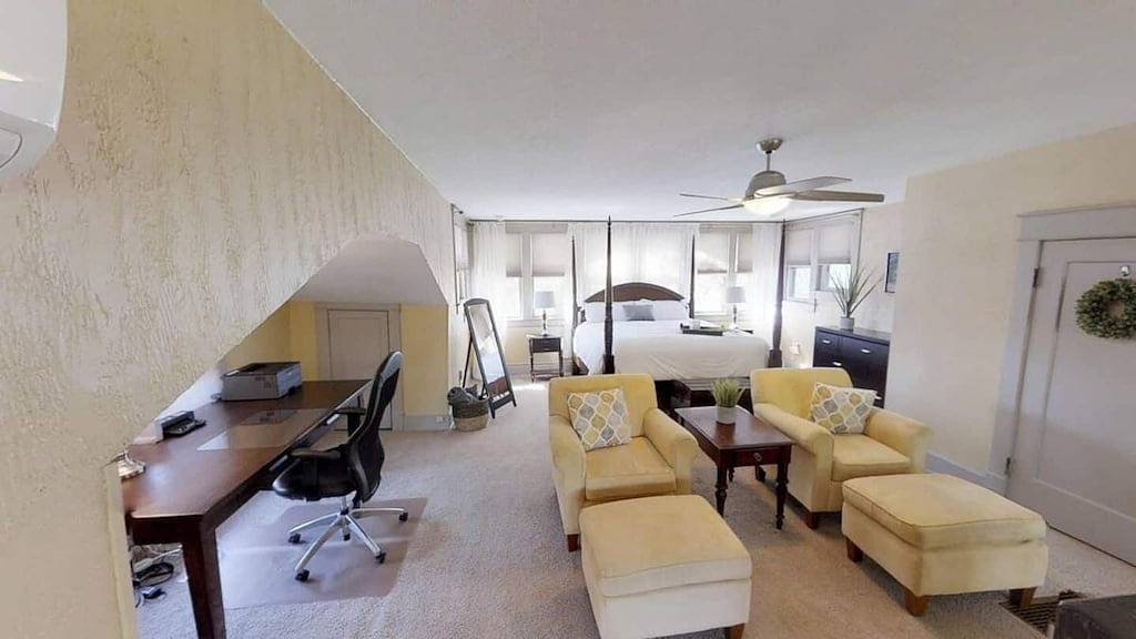 Beautiful Craftsman home near C-Street for you and your pets! in Springfield (MO), Greene County (MO)