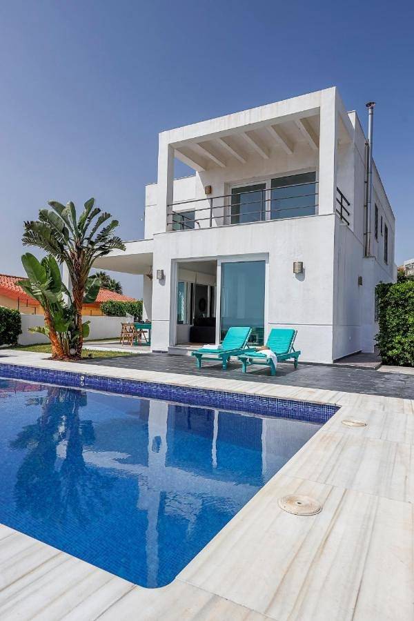 Casa rural para 8 personas, con Balcón y Terraza además de Jardín y Piscina en Algeciras - 3