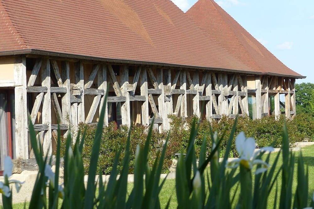 L'Acolin Family Suite – Cosy accommodation in the heart of the Damayots Hamlet in Montbeugny, Allier (desambiguación)