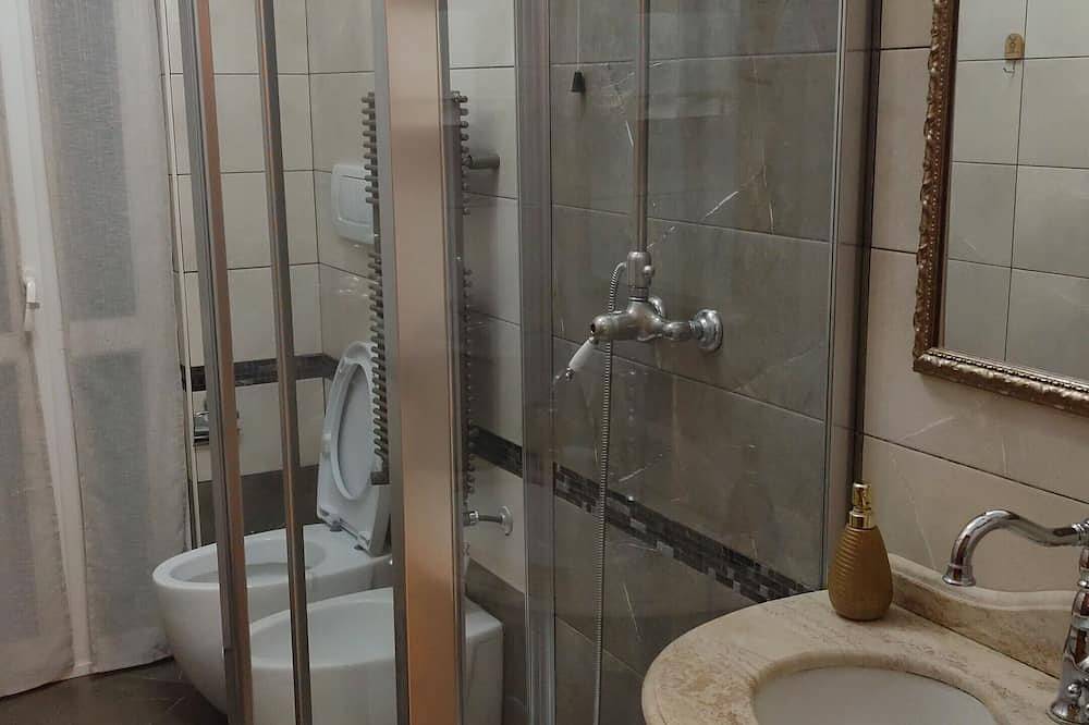 Apartamento entero, In quiet residence, comfortable two-room apartment, maximum cleanliness. in Legnano, Provincia de Milan