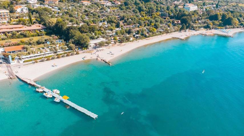 Camping per 4 persone, con Terrazza e Giardino nonché Piscina a Moniga del Garda