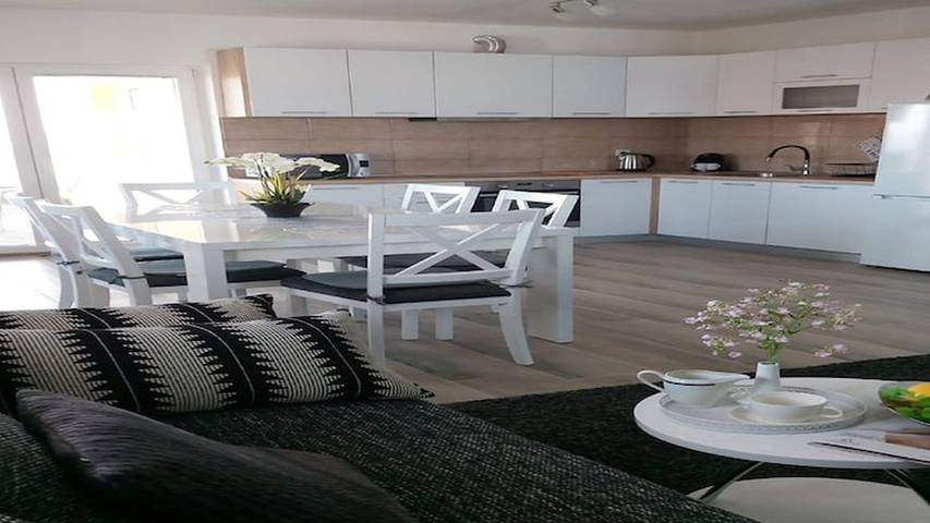 Ferienwohnung für 6 Personen, mit Garten in Karlobag - 2