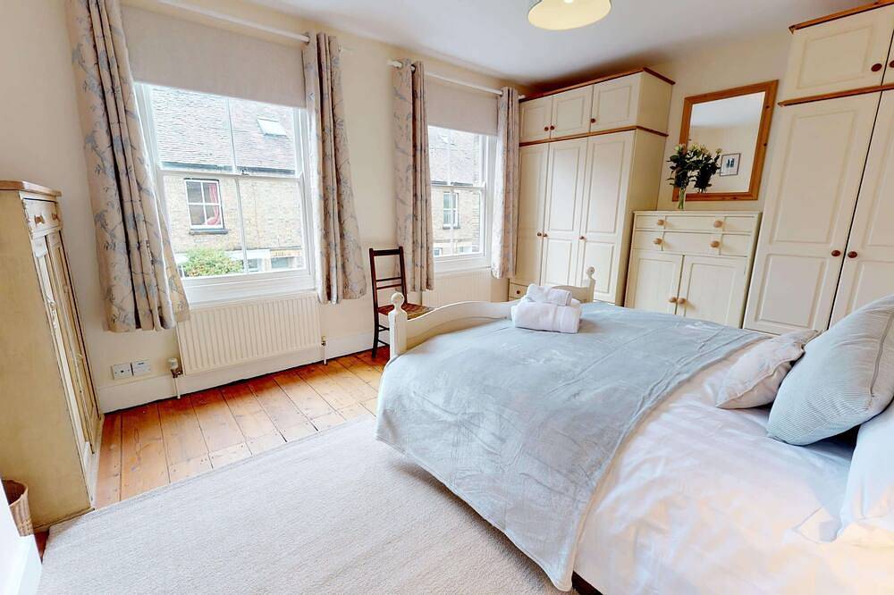 Abbey Road | Oxford Holiday Let | 2 Beds & Sleeps 3 in Oxford, Oxfordshire