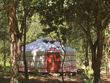 Tente pour 3 personnes, avec jardin et vue, animaux acceptés dans l' Aude