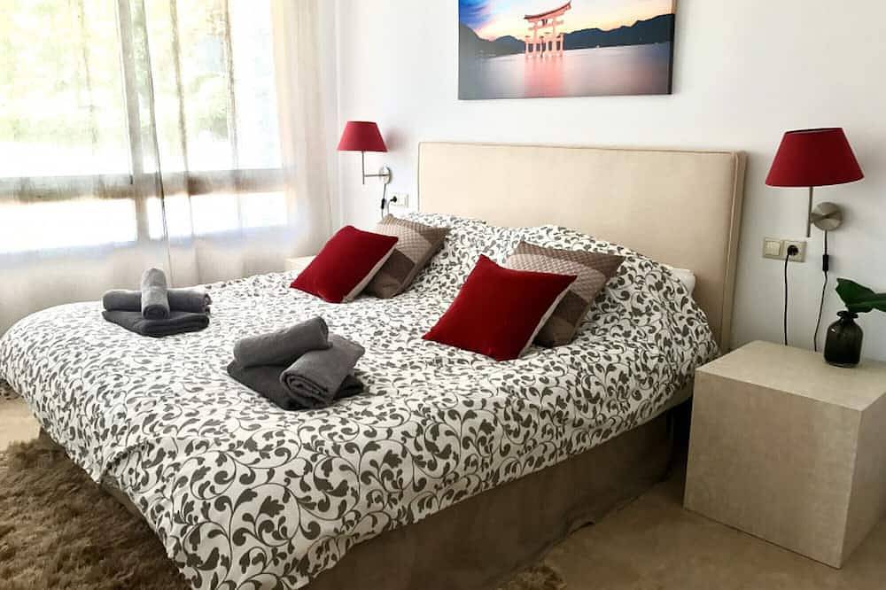 Apartamento entero, Encantador y espacioso apartamento en planta baja + piscina infinita con vistas al mar in Urbanizacion Las Jacarandas, Ojén