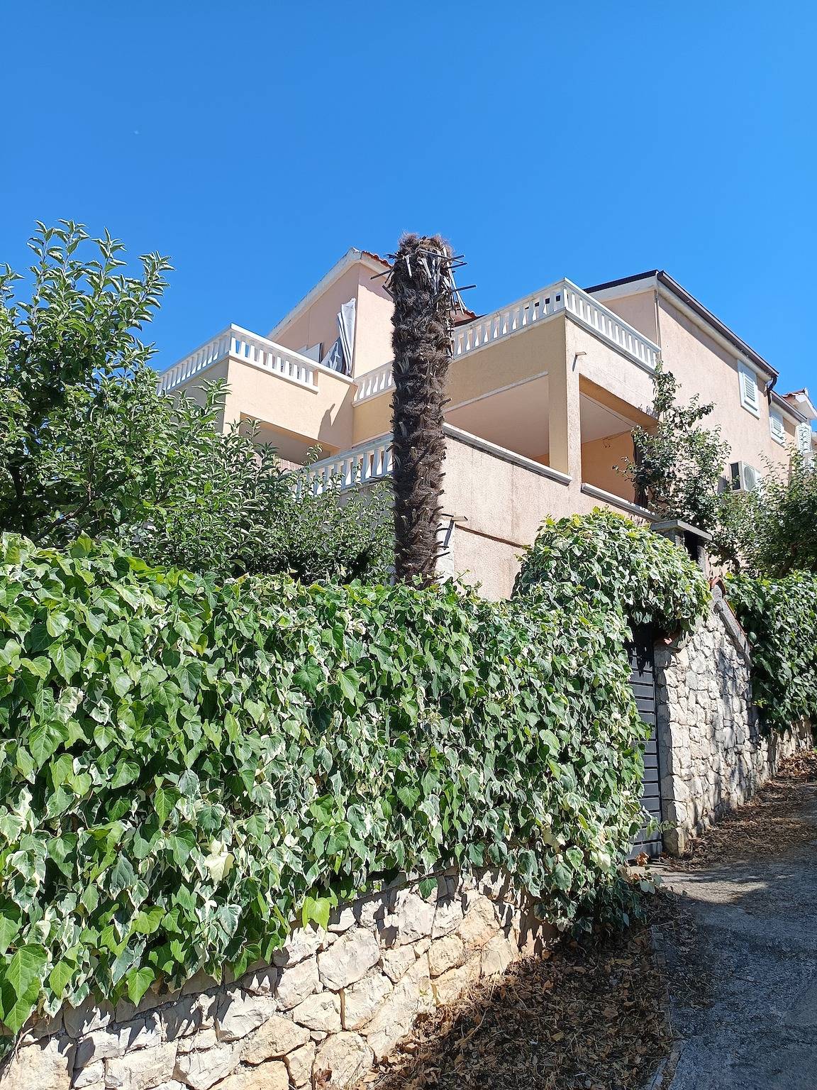 Ganze Wohnung, 1-Zimmer-Ferienwohnung am Strand Sparadici, Sibenik A-24300-a in Grebastica, Šibenik-Knin