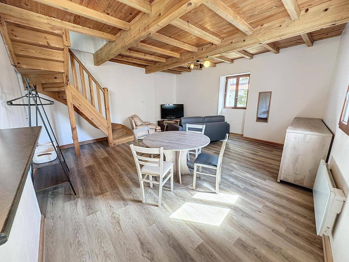 Appartement entier, Two-Bedroom Apartment in Saint-Gaudens, Haute-Garonne