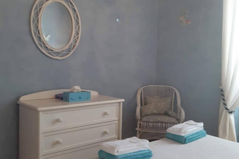 Elisa ❤ maison de village: piscine, jardin, préau, terrasse clôturés. Promotion. in Saint-Martin-le-Redon, Lot