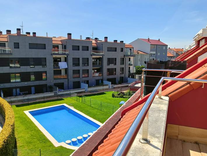 Apartamento para 6 personas, con piscina además de jardín y balcón en Villagarcía de Arosa