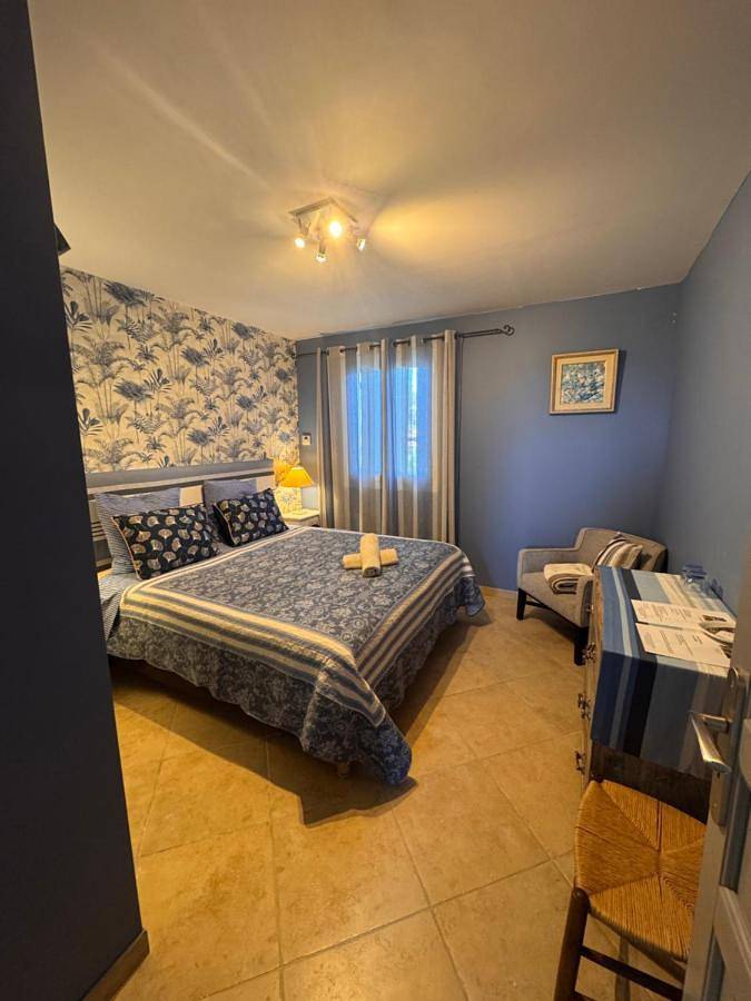 Location de vacances pour 2 personnes, avec jardin et terrasse ainsi que vue et piscine à Plan-d'Orgon - 3