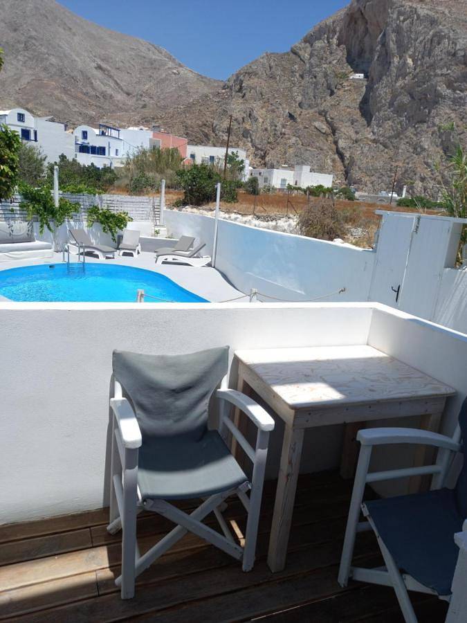 Location de vacances pour 2 personnes, avec jardin ainsi que terrasse et piscine à Perissa - 4