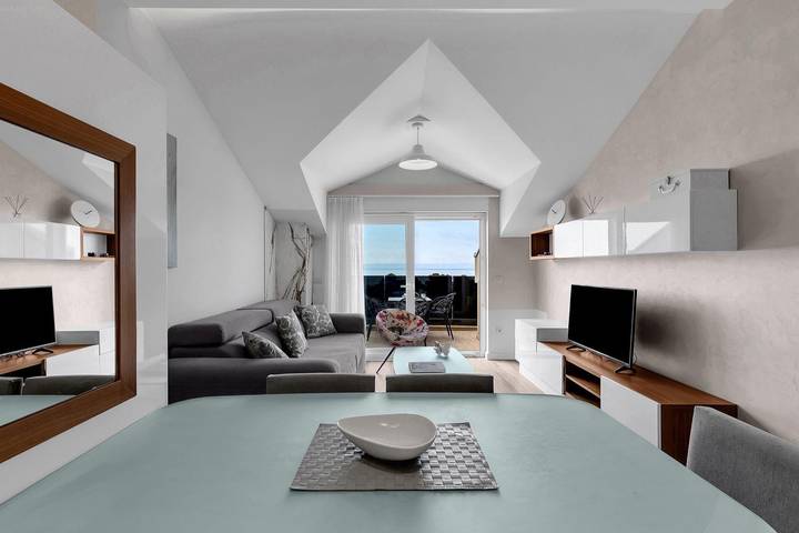 Apartament wakacyjny dla 4 osób, z balkon w Promajna