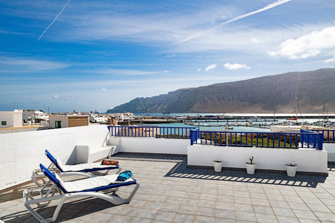 Appartement entier, Appartement de vacances 'Toledo' avec vue sur la mer, terrasse privée et Wi-Fi in La Graciosa, Parque Natural Archipiélago Chinijo