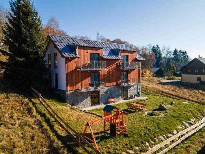 Lodge für 5 Personen, mit Balkon und Terrasse sowie Garten und Ausblick