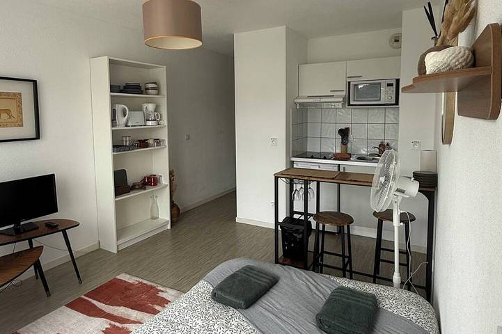 Appartement entier, Joli studio rénové à 10 min du centre de Bordeaux in Cenon, Région de Bordeaux