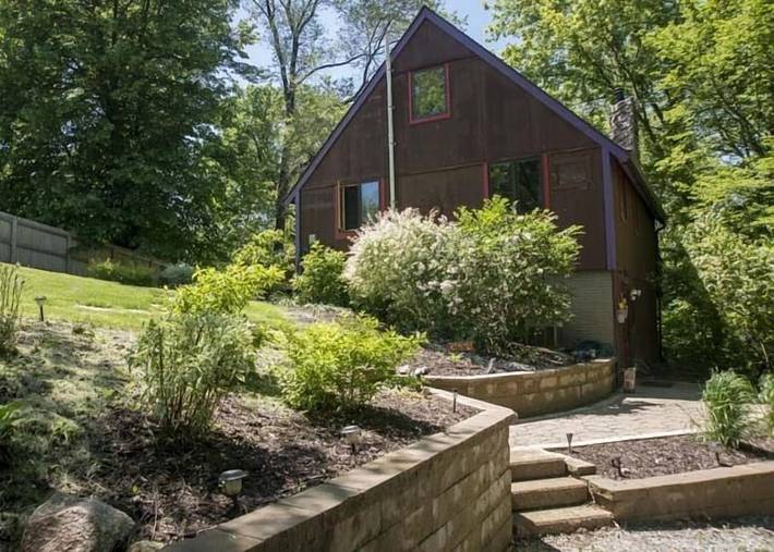 Vacation house for 15 people, with yard in Iowa