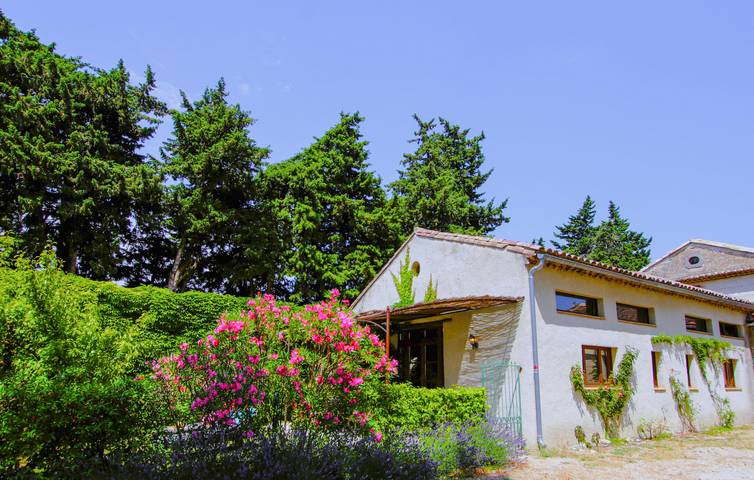 Location de vacances pour 8 personnes, avec piscine ainsi que jardin et terrasse à Tulette - 2