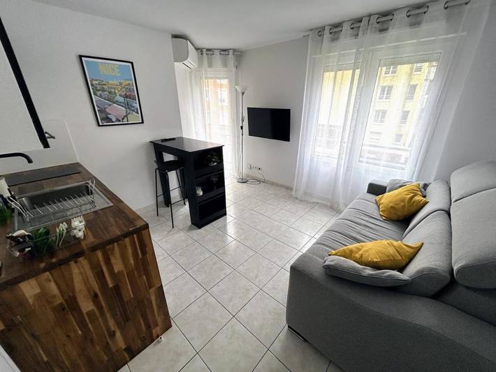 Gîte pour 2 personnes, avec balcon dans Plage Carras Nice