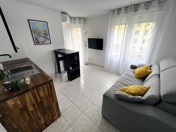 Gîte pour 2 personnes, avec balcon dans Plage Carras Nice