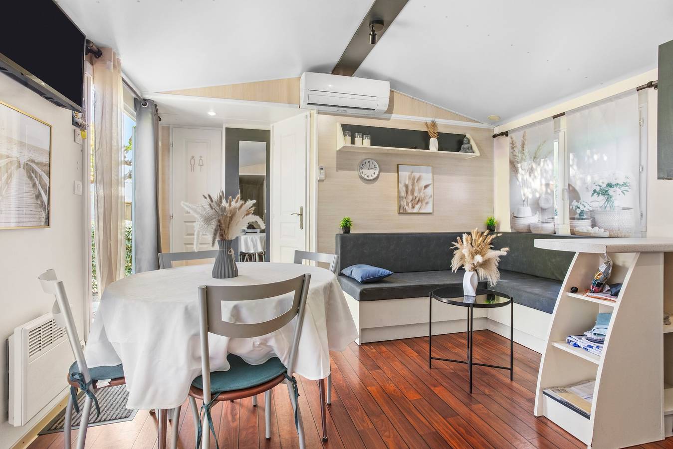 « Mobil-home 3 Chambres St Aygulf » avec piscine partagée, Wi-Fi et climatisation in Fréjus, Côte méditerranéenne (France)