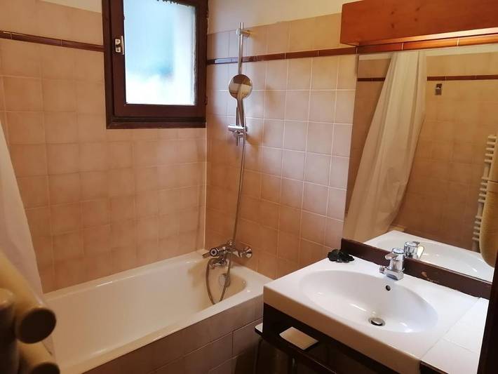 Hôtel pour 4 personnes, avec sauna ainsi que jardin et piscine dans Casino De Brides Les Bains - 2