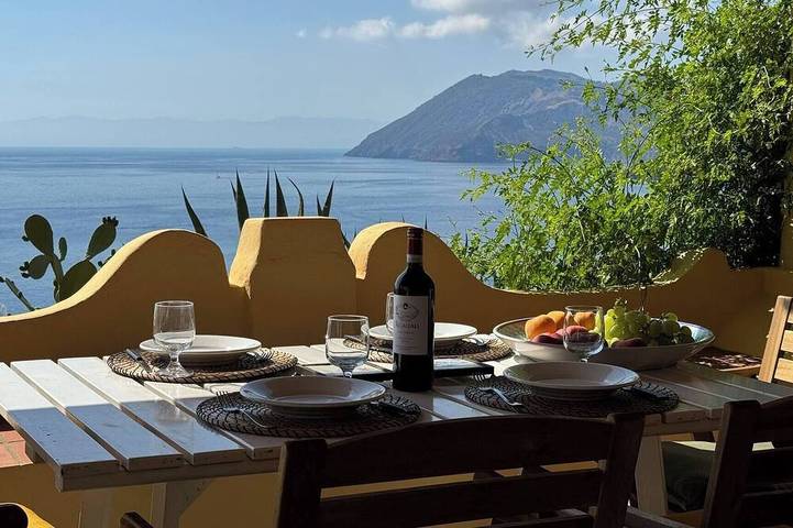 Villa per 6 persone, con giardino e balcone alle Isole Eolie