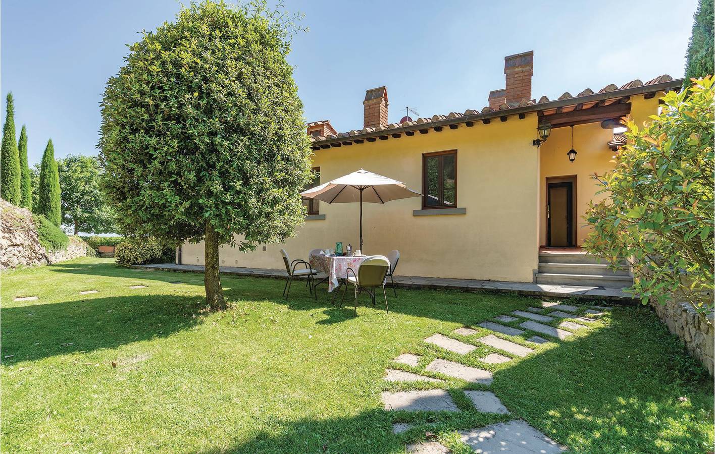 Appartamento intero, Appartamento 2BR per famiglie con WiFi, piscina e parcheggio a 2 km da San Giustino Valdarno in Loro Ciuffenna, Valdarno
