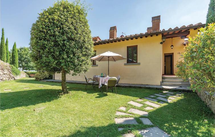 Gîte pour 4 personnes, avec terrasse et piscine à Loro Ciuffenna