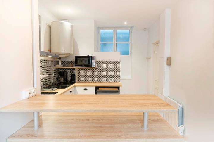 Studio entier, Studio au Cœur de Bayonne - Séjour Pratique et Confortable in Bayonne, Région de Bayonne