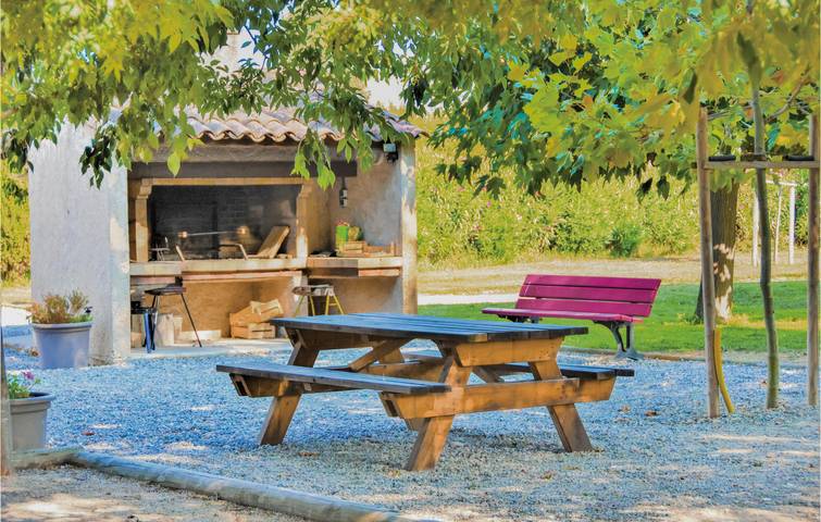 Location de vacances pour 4 personnes, avec terrasse et jardin à Arles - 3