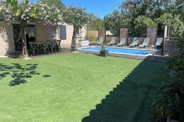 Location de vacances pour 8 personnes, avec jardin à Saint-Côme-et-Maruéjols