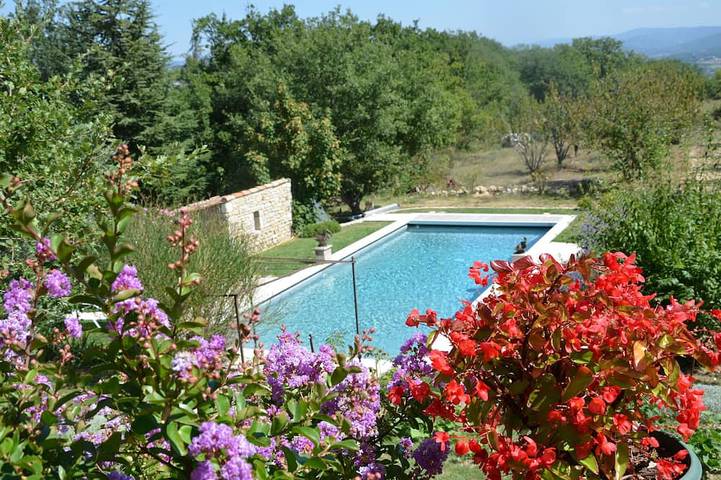 Villa für 4 Personen, mit Pool und Garten sowie Terrasse - 1