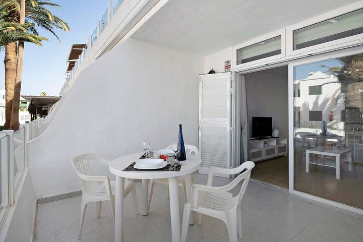 Apartamento entero, Apartamento "Ianoa" cerca de la playa con terraza y Wi-Fi in Puerto del Carmen, Tías
