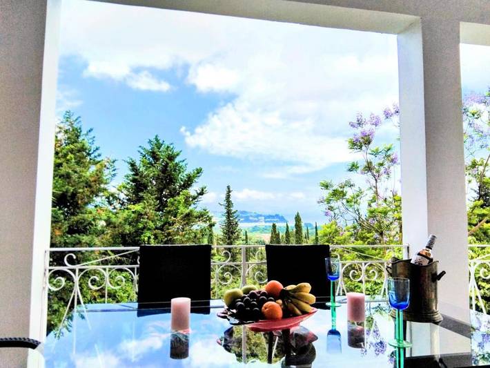 Διαμερίσματα διακοπών για 5 άτομα, με Ταράτσα και Κήπο καθώς και Παιδική πισίνα και Θέα στην Καστανιά (Κέρκυρα)