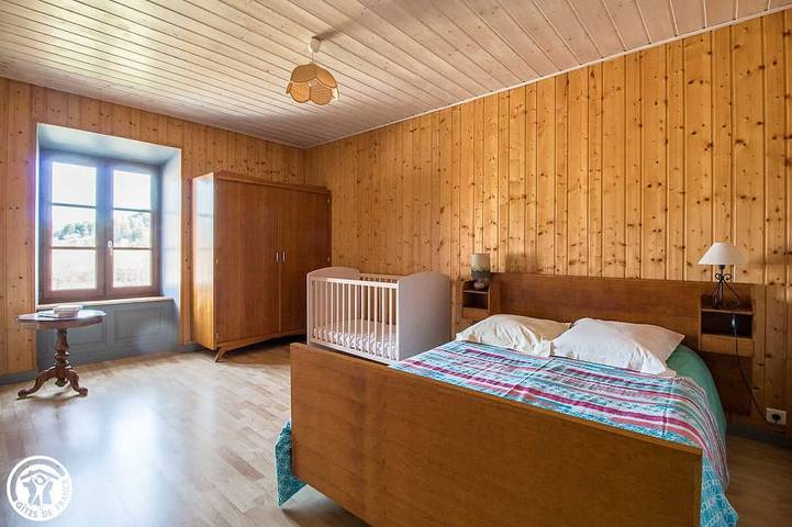 Location de vacances pour 8 personnes, avec balcon et jardin, animaux acceptés à Saint-Romain (Puy-de-Dôme) - 3