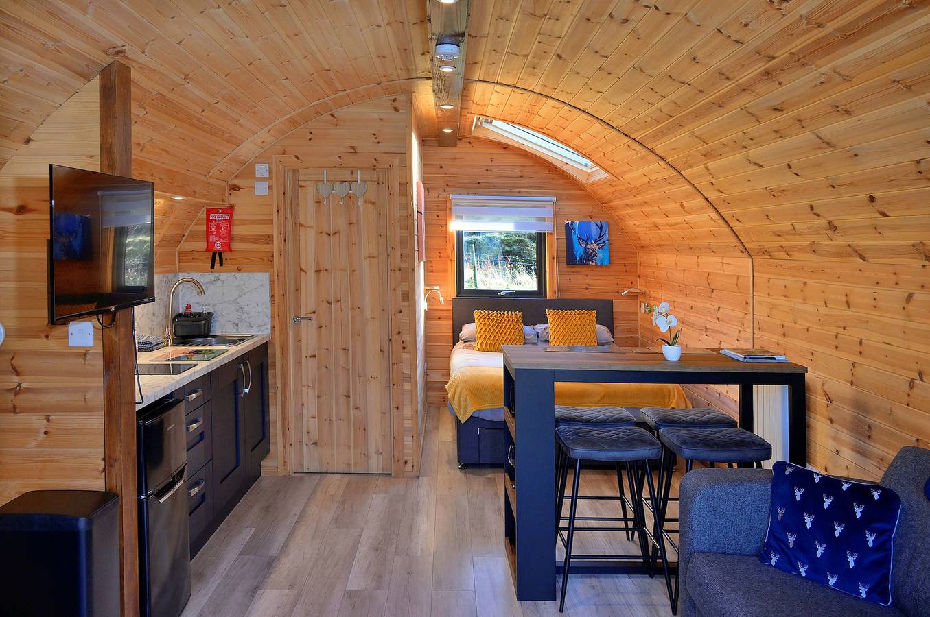 Entire holiday apartment, Dalaraban Luxury Pods - Cheviot in Fort William, Loch Linnhe