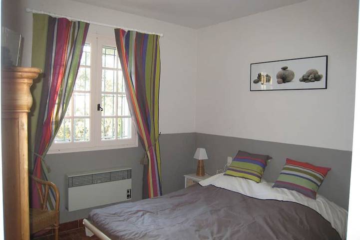 Pleasant air-conditioned villa at the foot of Mont Ventoux, with swimming pool and bicycle garage in Bédoin, Parc naturel régional du Mont-Ventoux