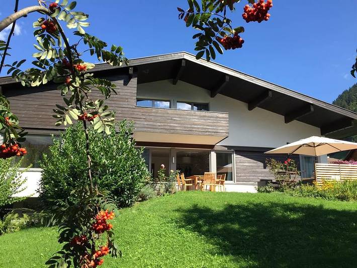 Ferienhaus für 9 Personen, mit Balkon und Terrasse sowie Garten und Ausblick in Schruns